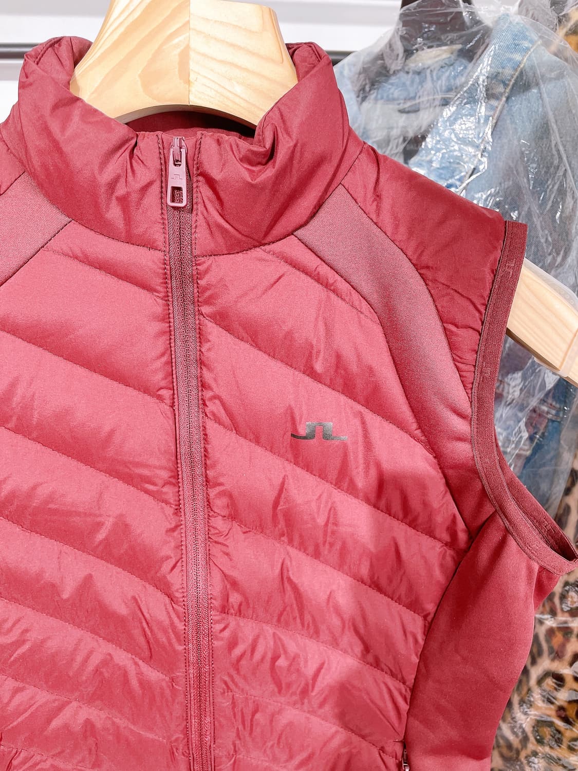 J.LINDEBERG 제이린드버그 여성 버건디 구스 패딩 베스트 자켓 상품이미지2