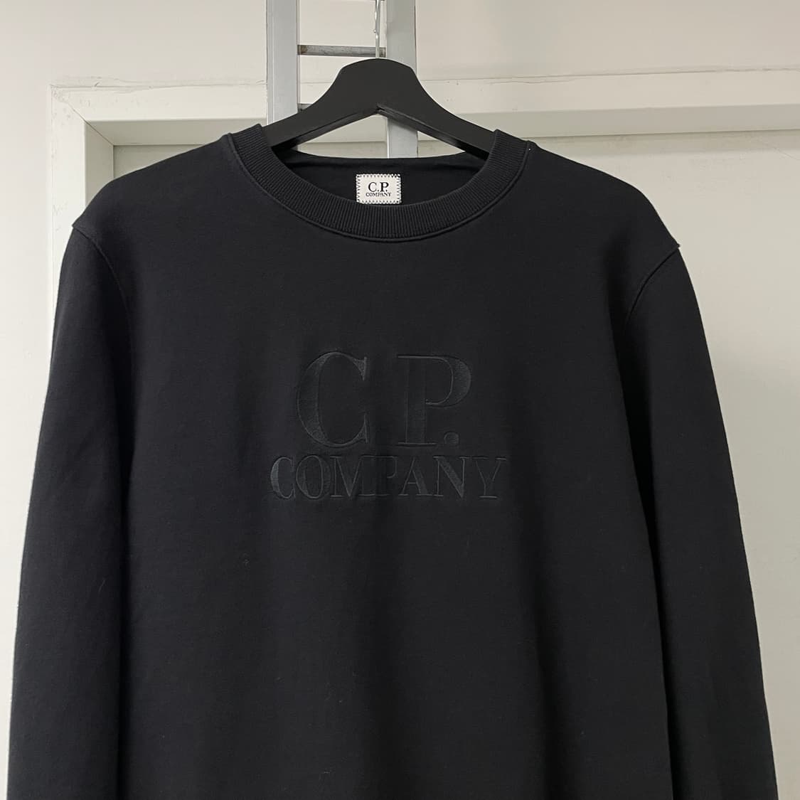 CP 컴퍼니 빅로고 맨투맨 블랙 L 상품이미지2