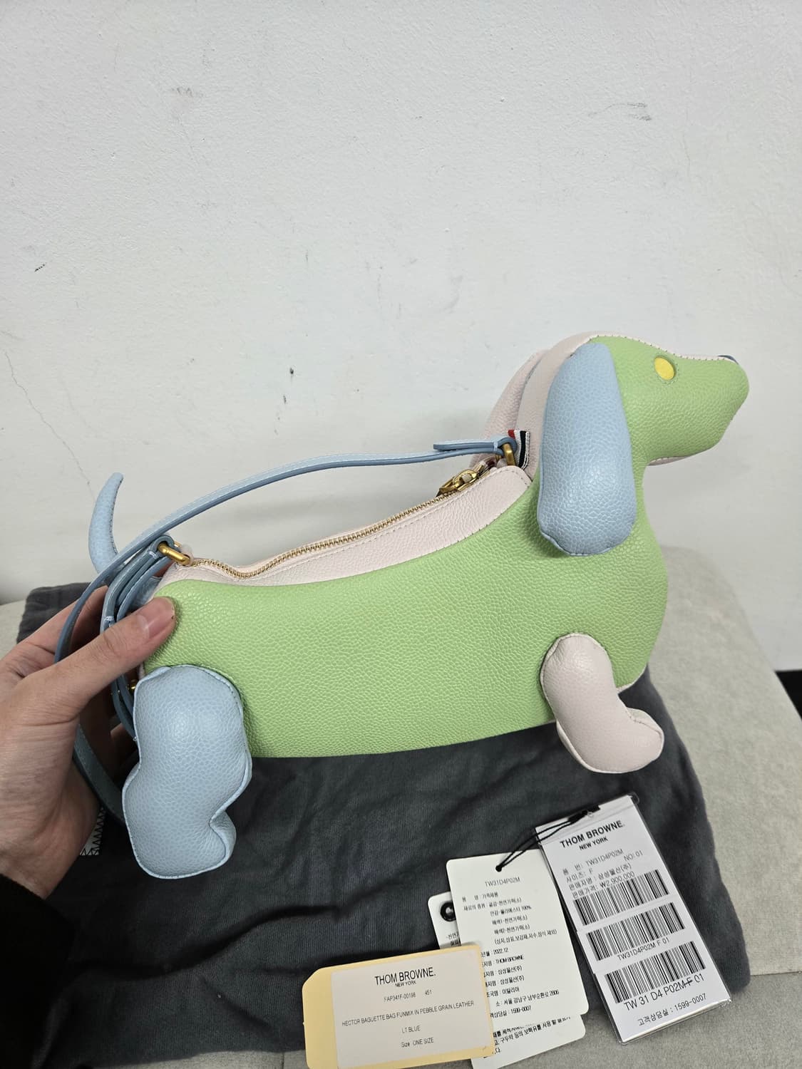 [보증서 정품] 톰브라운 멀티컬러 헥터백 상품이미지8