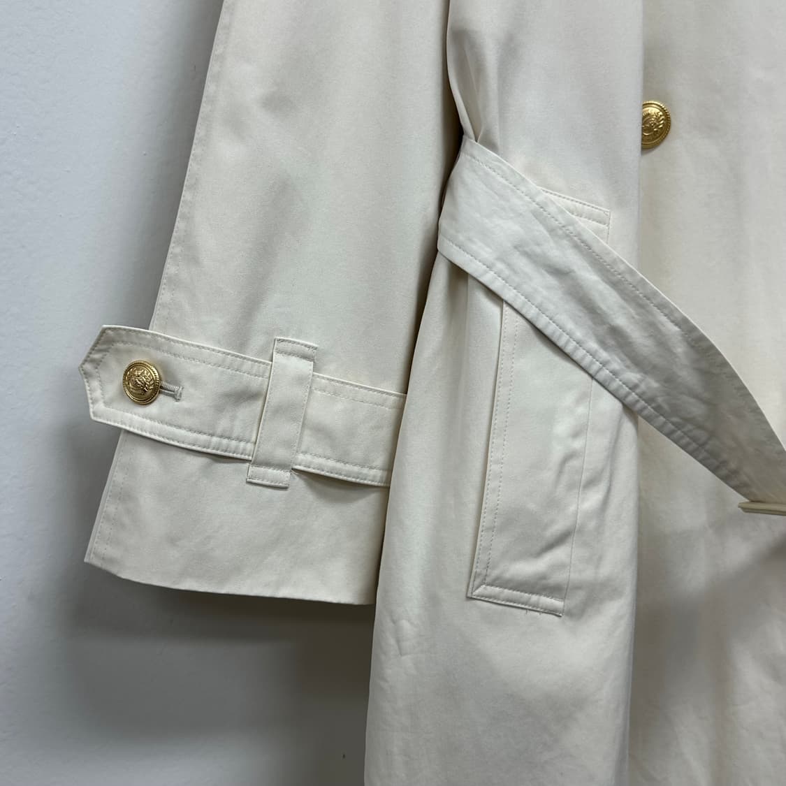 버버리 금장 로고 버튼 트렌치코트 상품이미지6