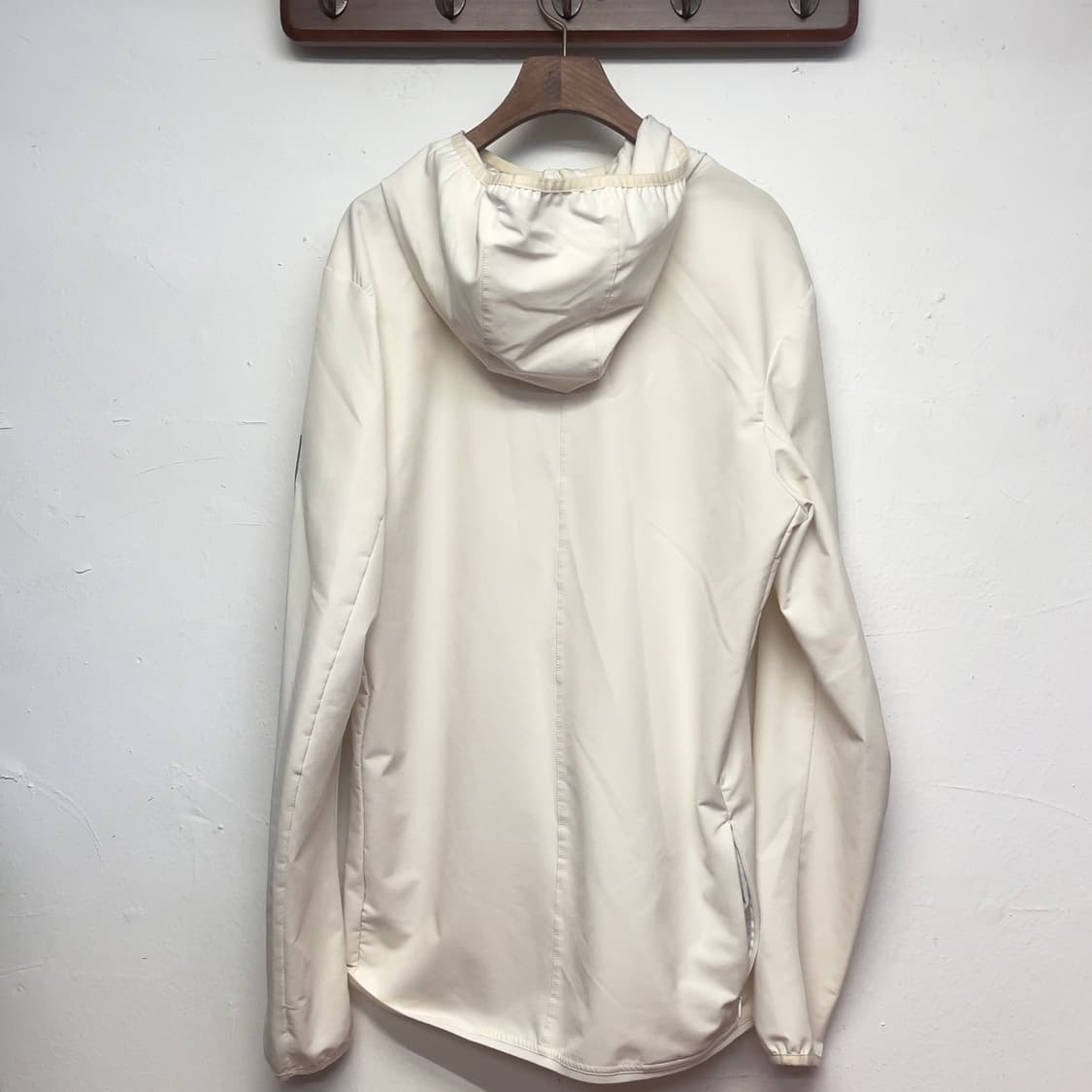 아디다스 러닝 화이트 경량 바람막이 자켓 상품이미지4