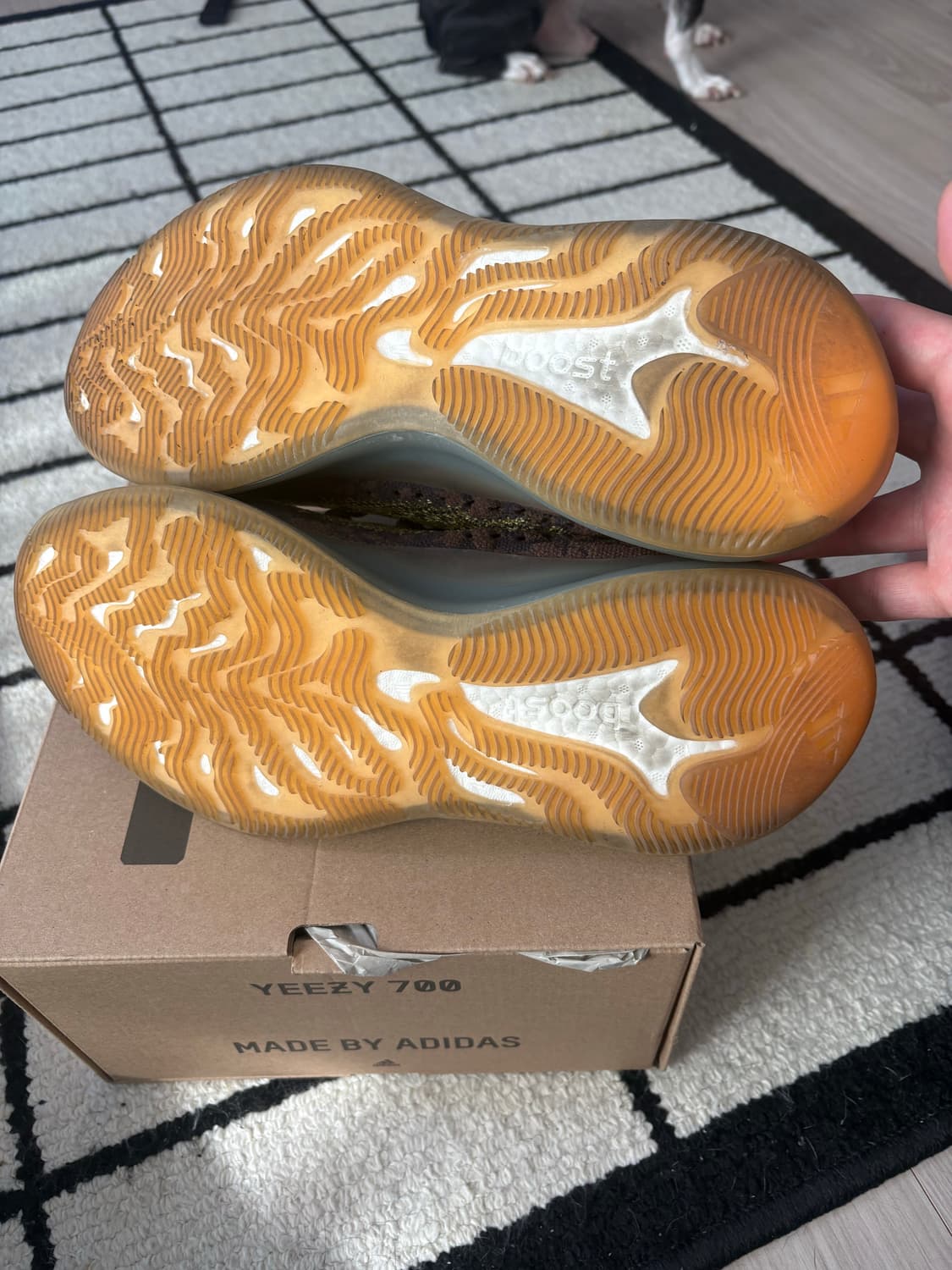 아디다스 이지 부스트 700 V3 290 상품이미지4