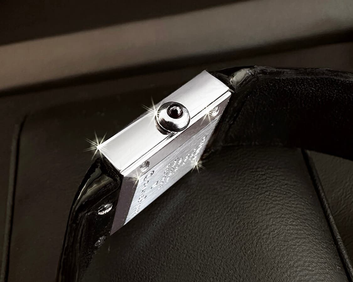 샤넬 블랙판 여성 빅다이아몬드 에나멜 가죽 시계 상품이미지4