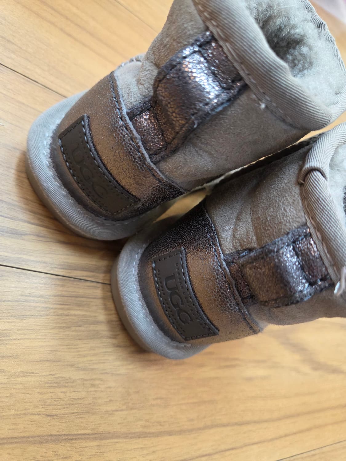 UGG 키즈 어그 부츠 165mm 그레이 색상입니다. 사진에서 보시는 것 상품이미지3