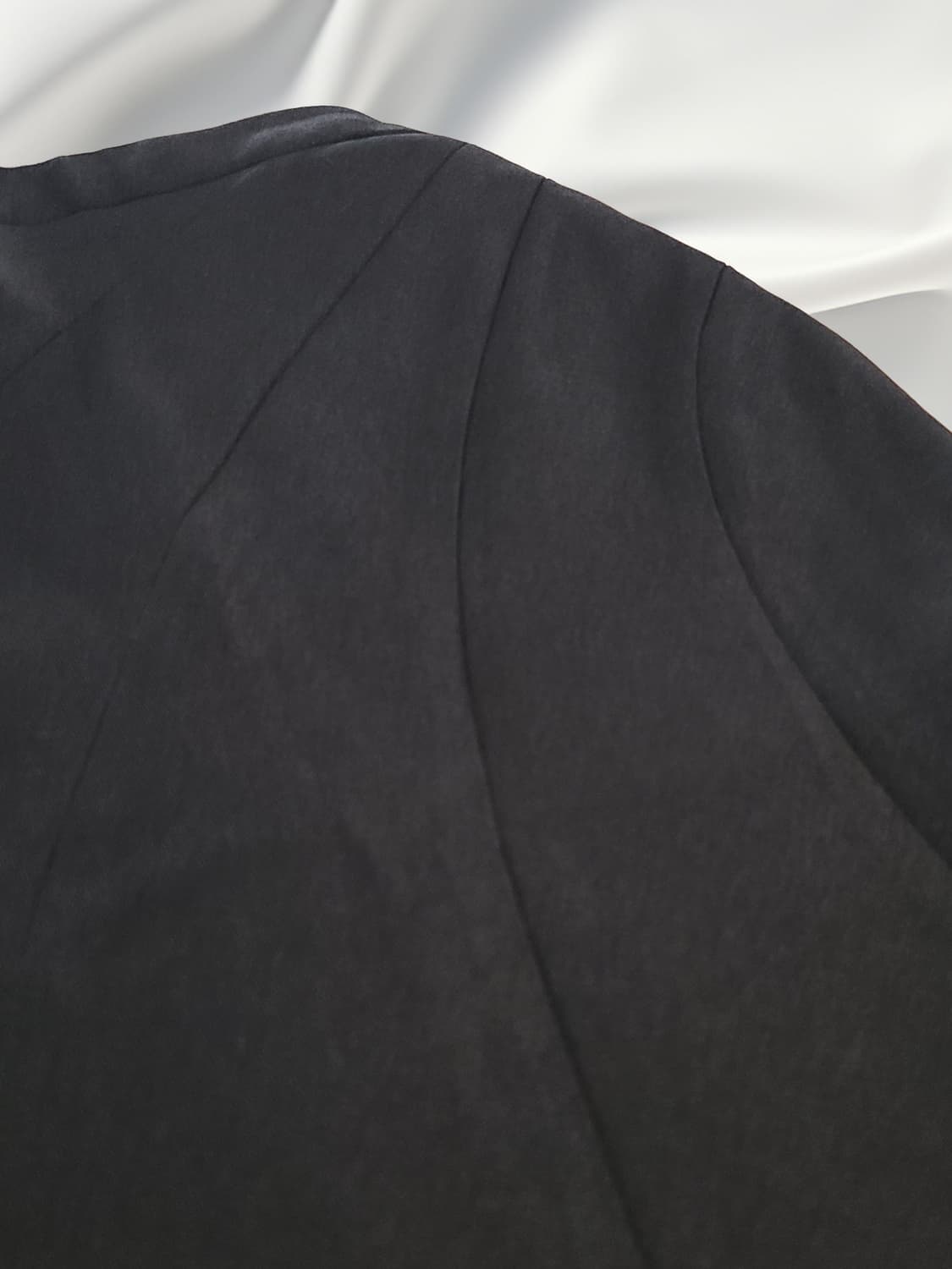 VIKI 블랙 드레이핑 플레어 미디 스커트 상품이미지2