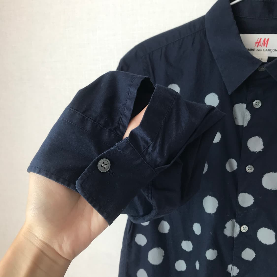 꼼데가르송 X H&M 도트 네이비 셔츠  상품이미지4