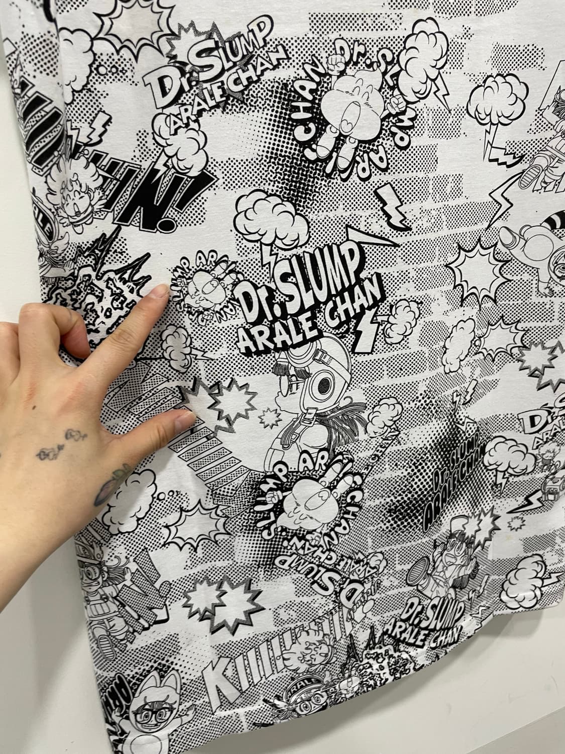 닥터 슬럼프 아리 올오버 프린팅 카툰 애니 슬림핏 반팔티셔츠 상품이미지7