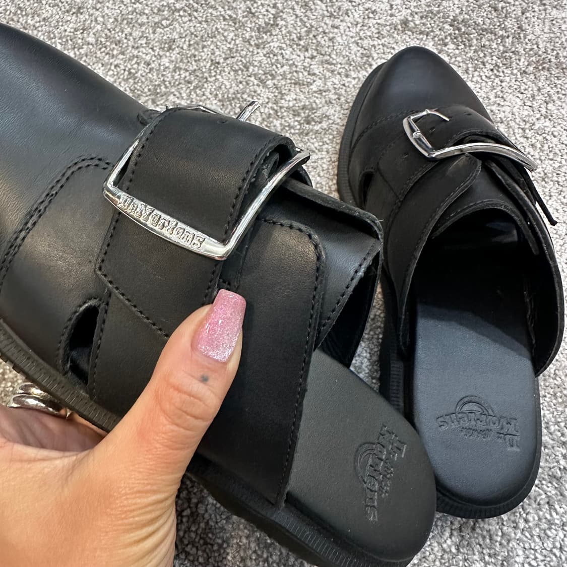 닥터마틴 나이로 블랙 템퍼리 가죽 버클 뮬235 상품이미지5