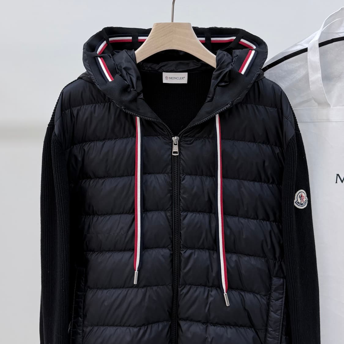 [S급/2XL] 몽클레어 후드 니트패딩 트리콧 블랙 상품이미지2