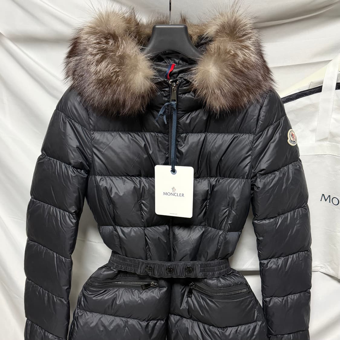 [S+급/00] 몽클레어 보에딕 여성패딩 블랙 폭스퍼 풀구성 상품이미지2