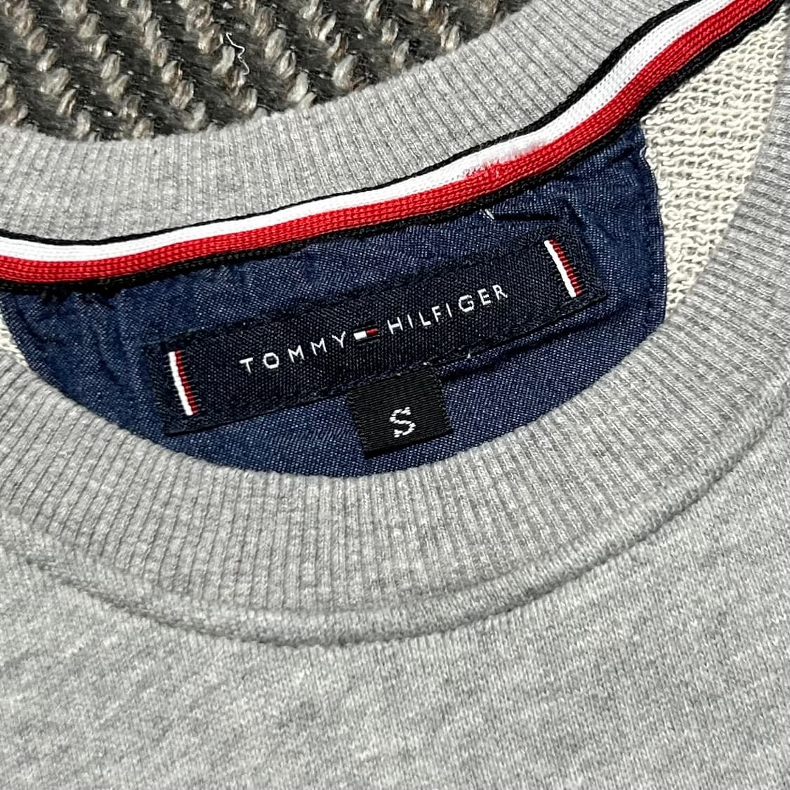 [S] Tommy 타미힐피거 그레이 라운드 맨투맨 상품이미지4