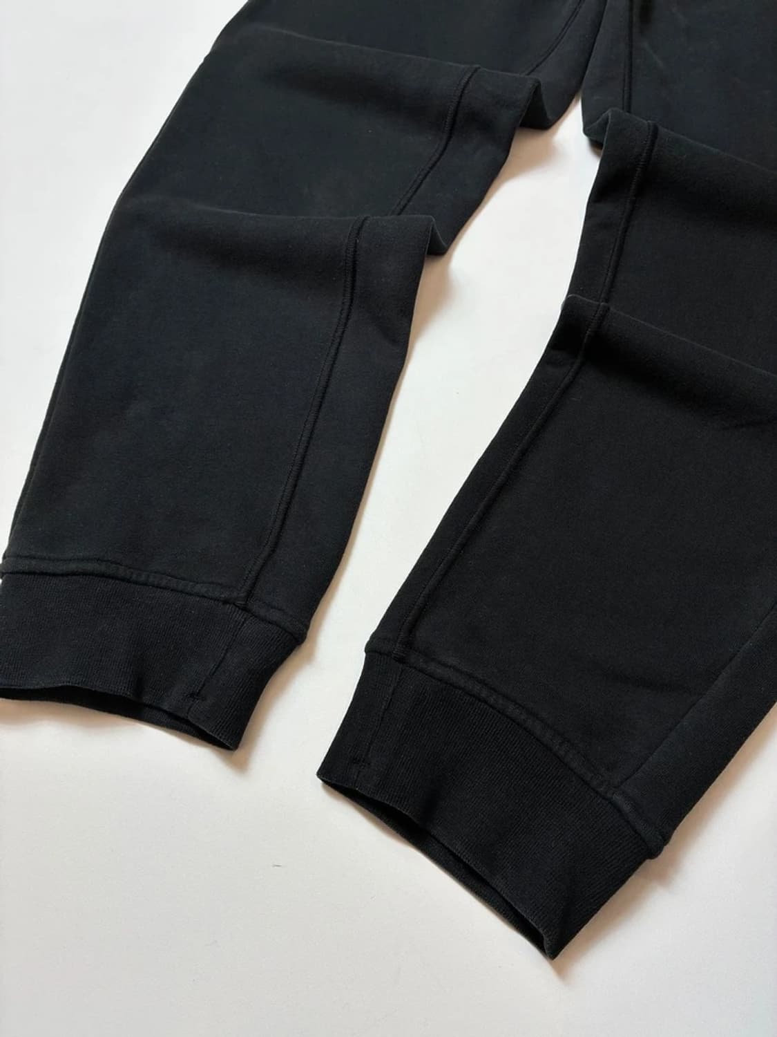 스톤아일랜드 가먼트 다이드 코튼 스웻 조거 팬츠 PN8298 상품이미지4