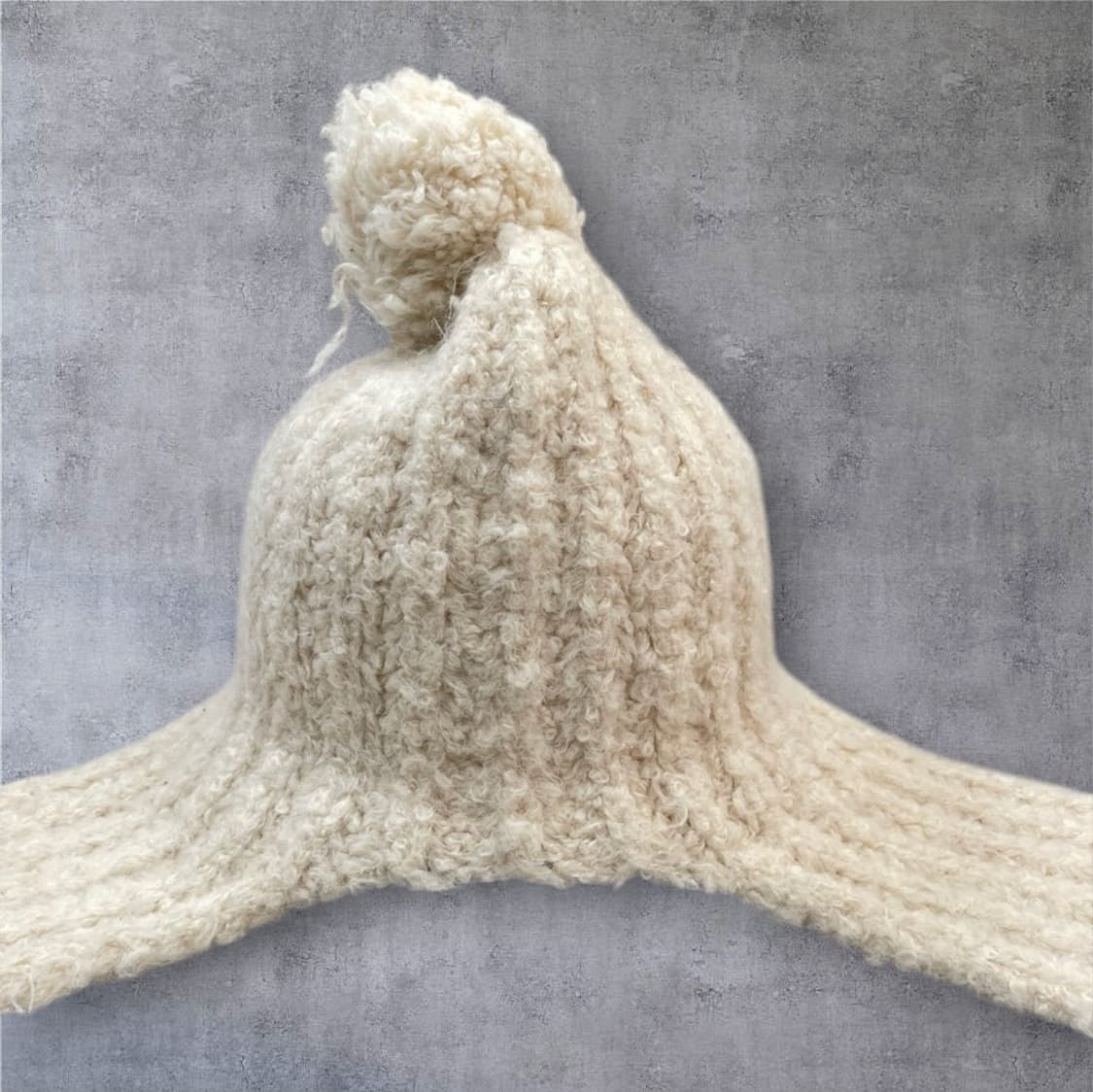 비이커 Beaker 아이보리 알래스카 패치 귀달이 니트 비니  상품이미지4