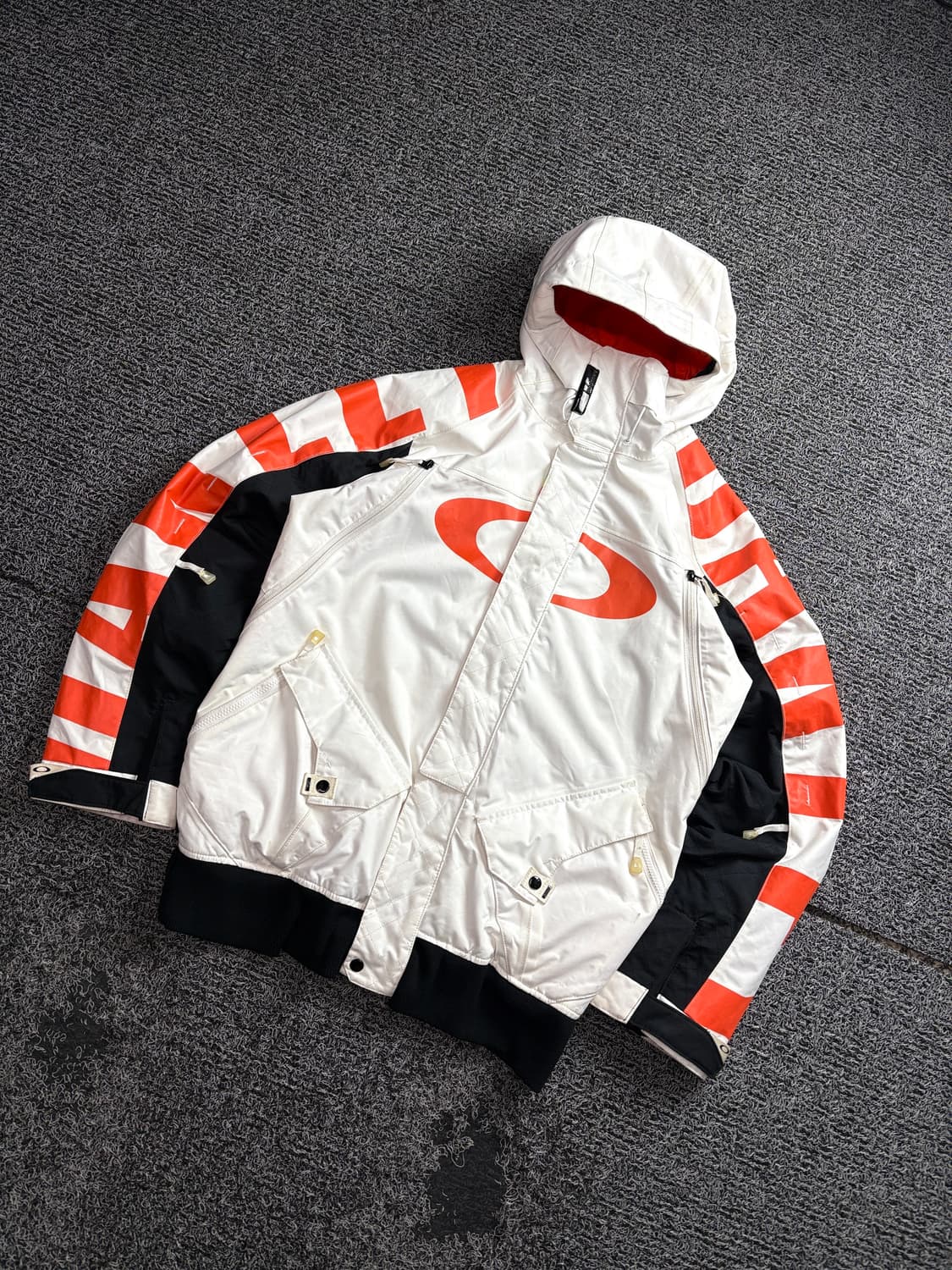 오클리 아이콘 빅로고 올드스쿨 마그네틱 버튼 바람막이 3200 상품이미지1