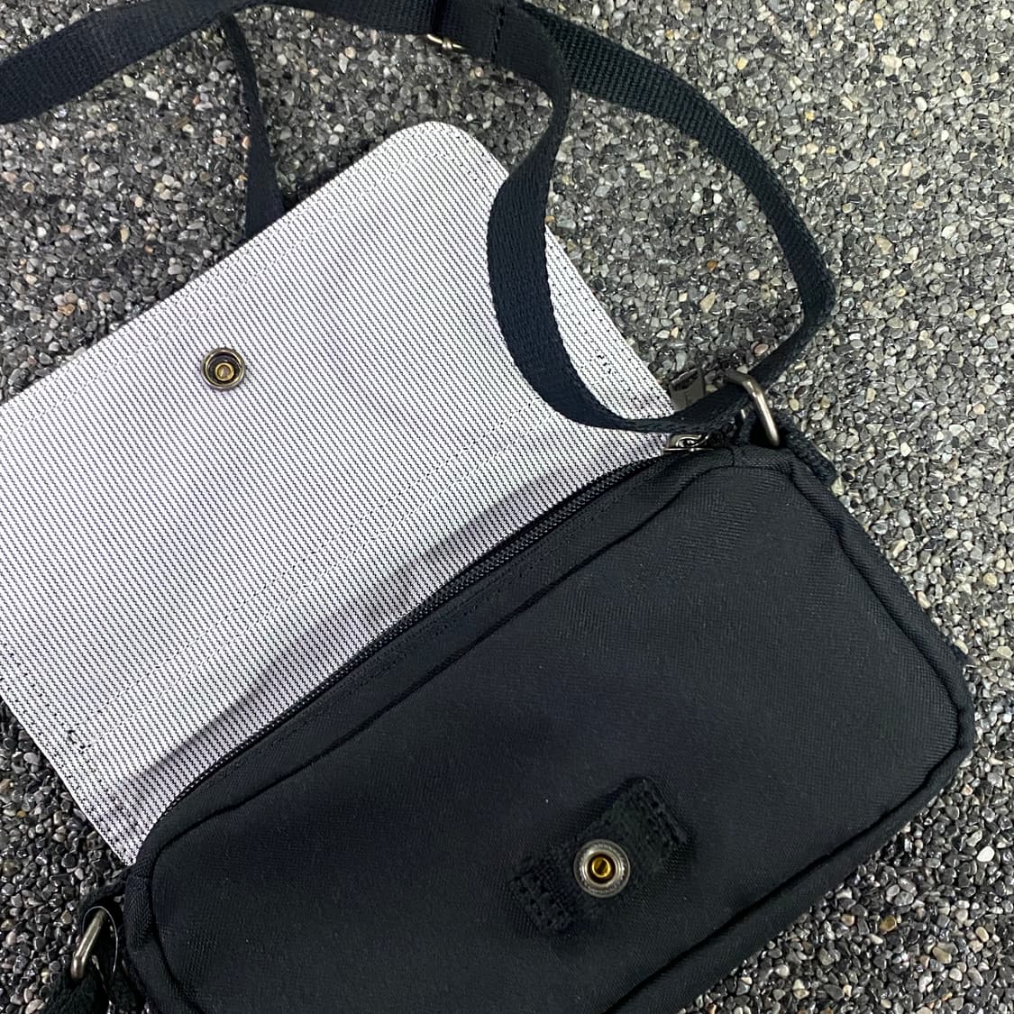 칼하트 블랙 미니 크로스백 B4458 상품이미지4