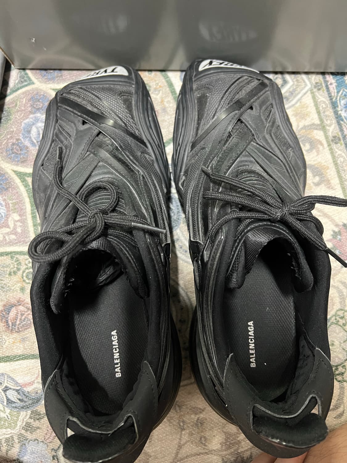 발렌시아가 타이렉스 42사이즈 팝니다 상품이미지8