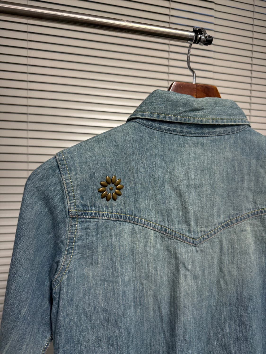 moussy 스터드 데님 셔츠 상품이미지4