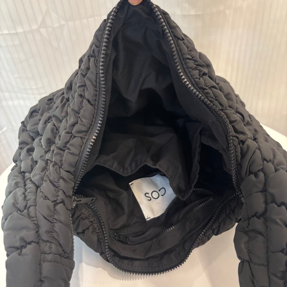 COS 코스 왕구름빵 오버사이즈 크로스백      상품이미지8