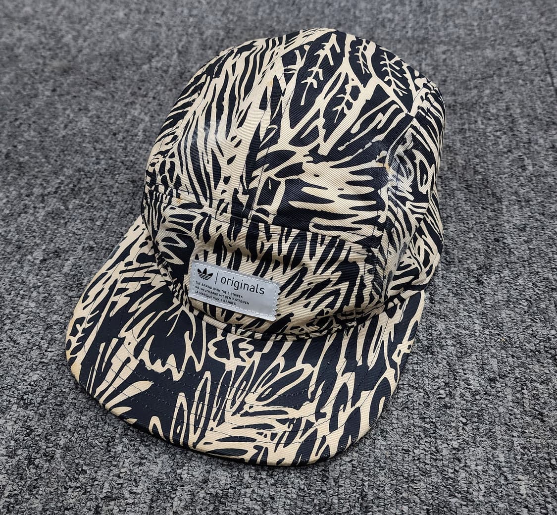 아디다스 오리지널스 지브라 패턴 캠프캡 모자 상품이미지1