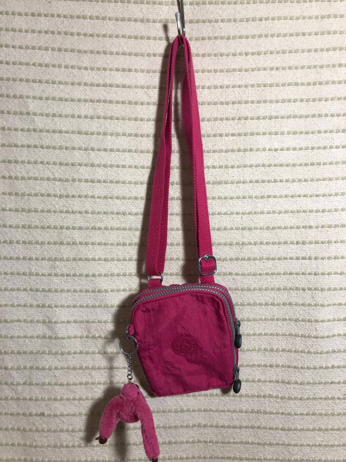 빈티지 키플링 Y2K 나일론 다크 핑크 미니 여권가방 크로스백 상품이미지1