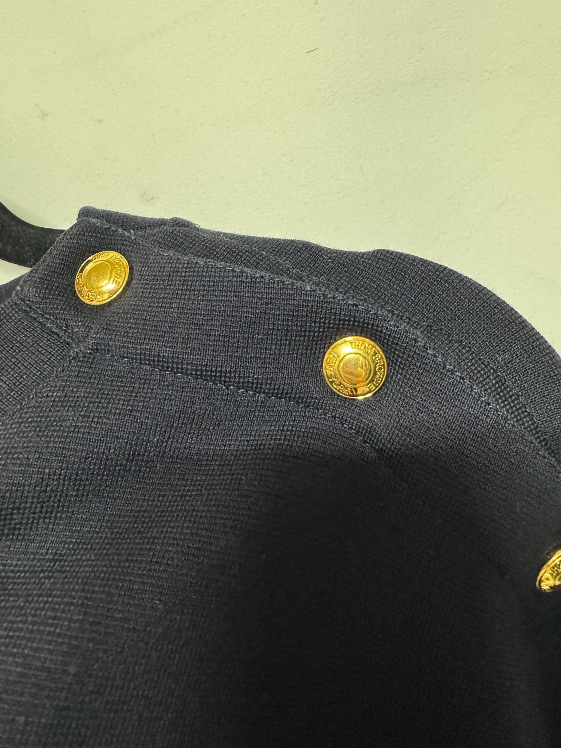 3 톰브라운 금장 버튼 울 니트 상품이미지6