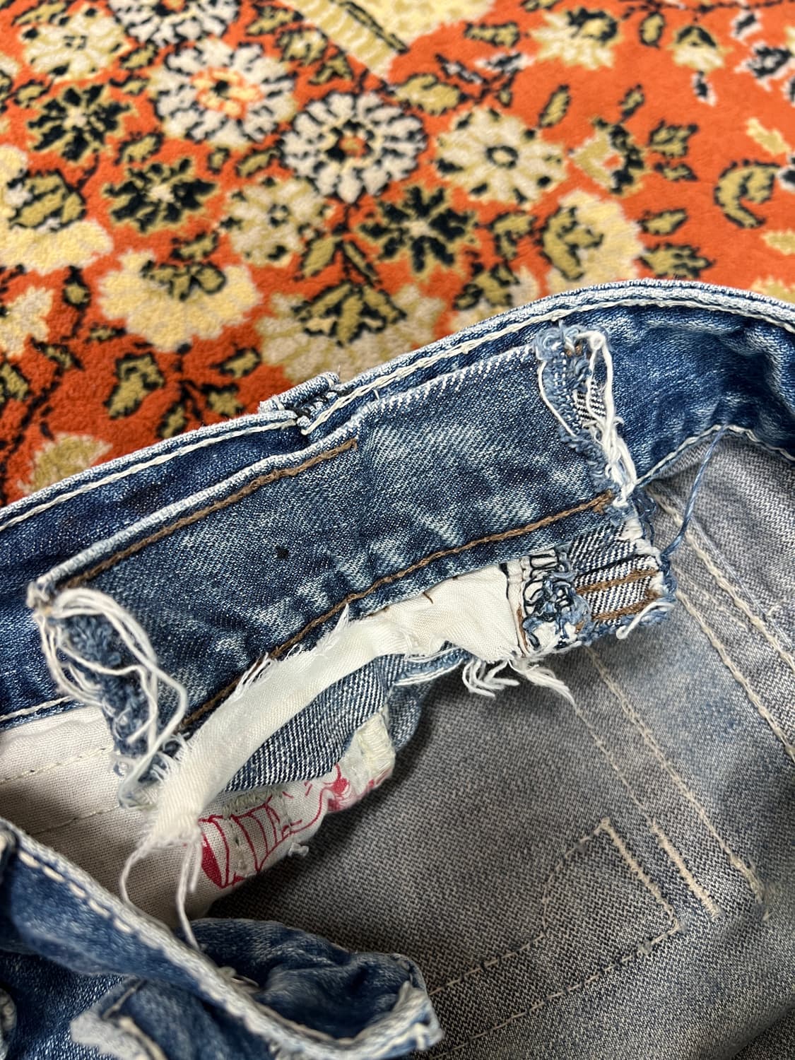 [32] 트루릴리전 조이 빅 티 부츠컷 플레어 데님 팬츠 상품이미지10