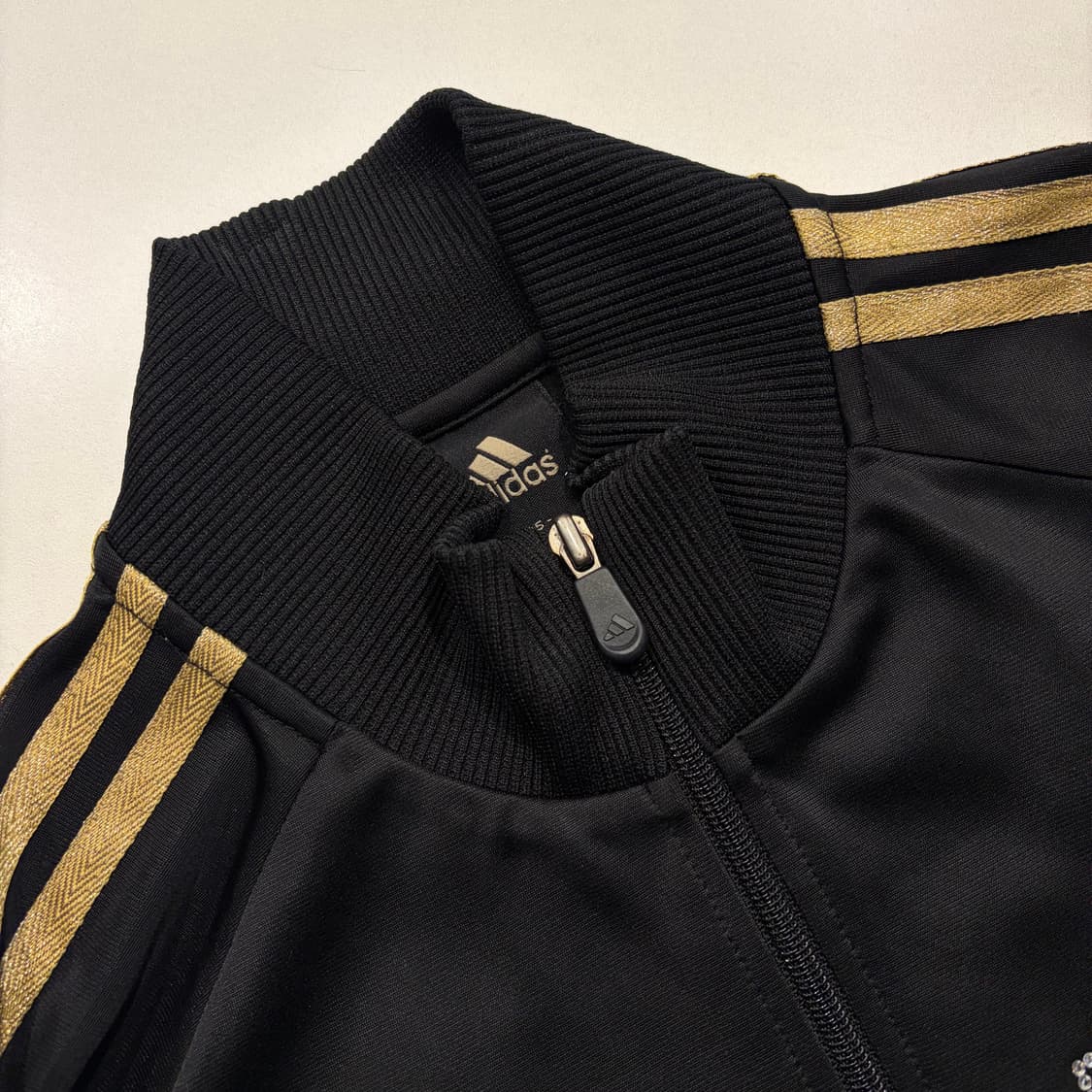 [95] 아디다스 블랙 골드 큐빅 빅로고 삼선 져지 집업 C539 상품이미지5