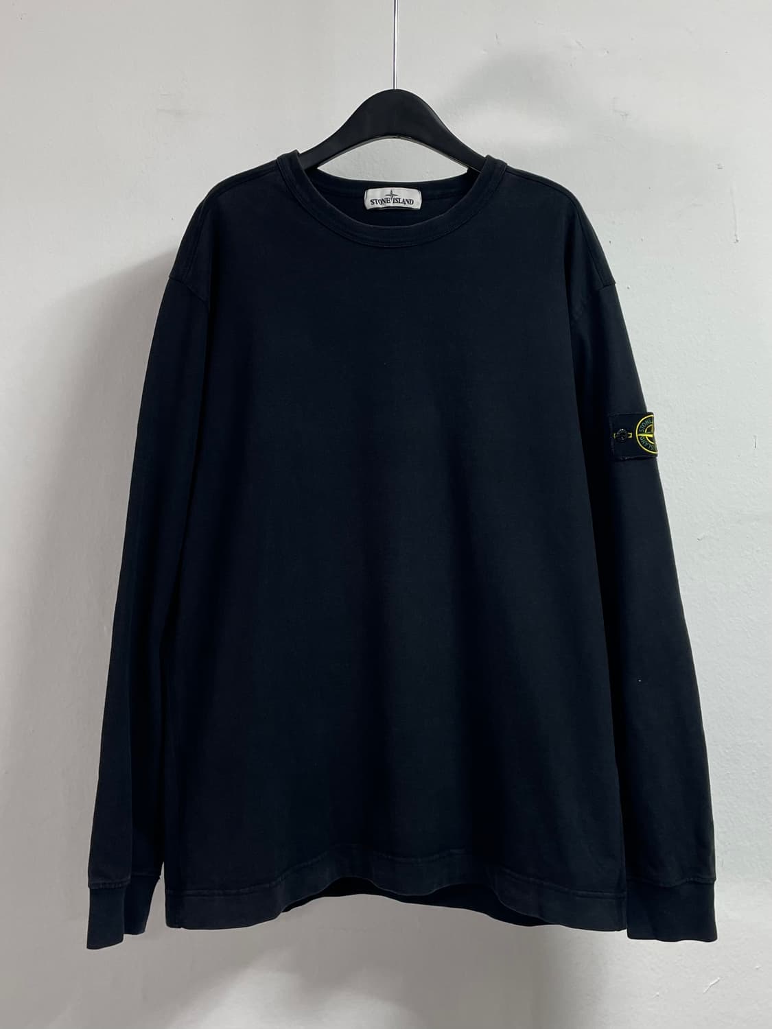 스톤아일랜드 와펜 라운드 맨투맨(on.600) 상품이미지1