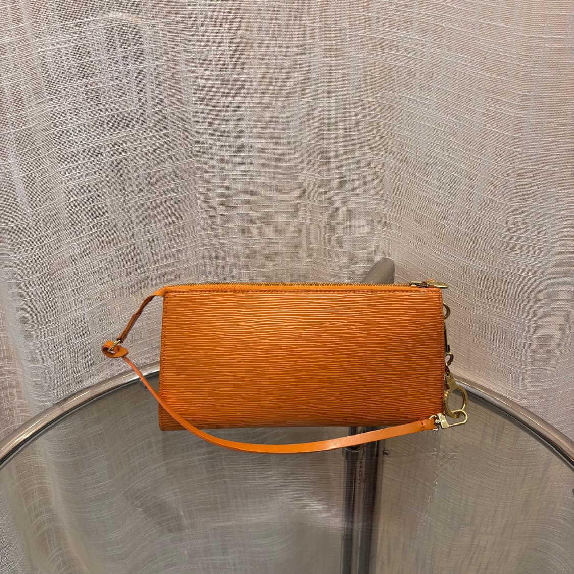 정품 루이비통 에삐 포쉐트 악세수아 파우치 숄더백     상품이미지6