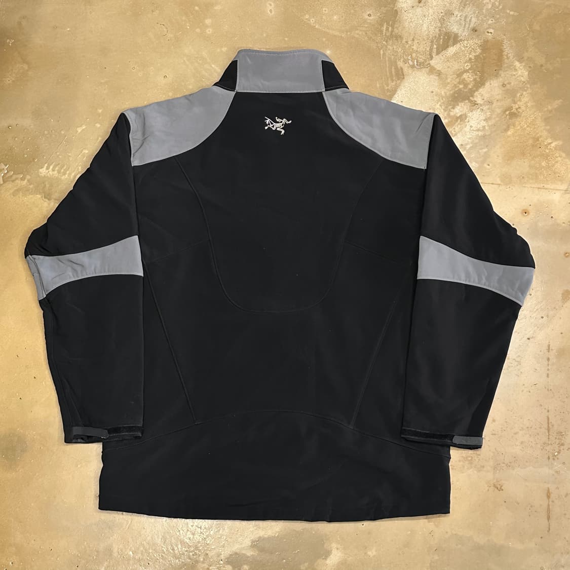 아크테릭스 그레이 블랙 배색 감마 플리스 상품이미지3