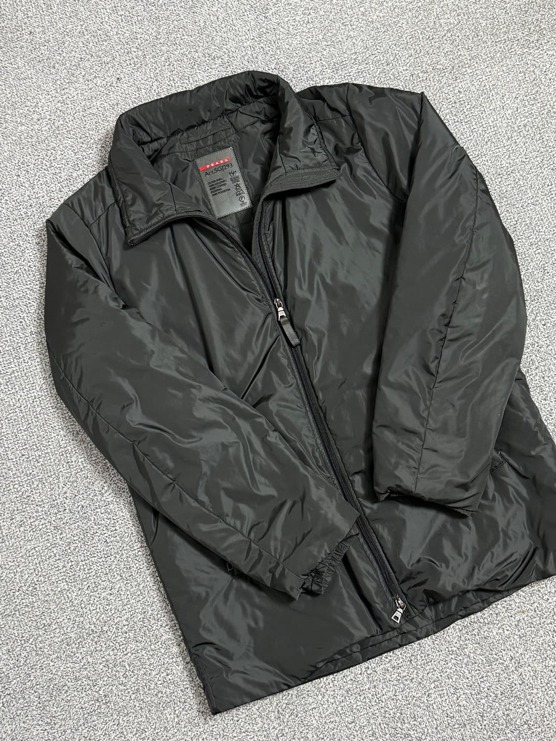 (정품)프라다 차콜 점퍼 50size 상품이미지1