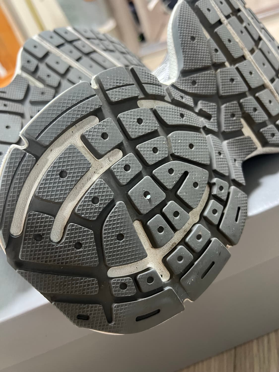 (45)발렌시아가3xl  그레이화이트 레드 상품이미지5