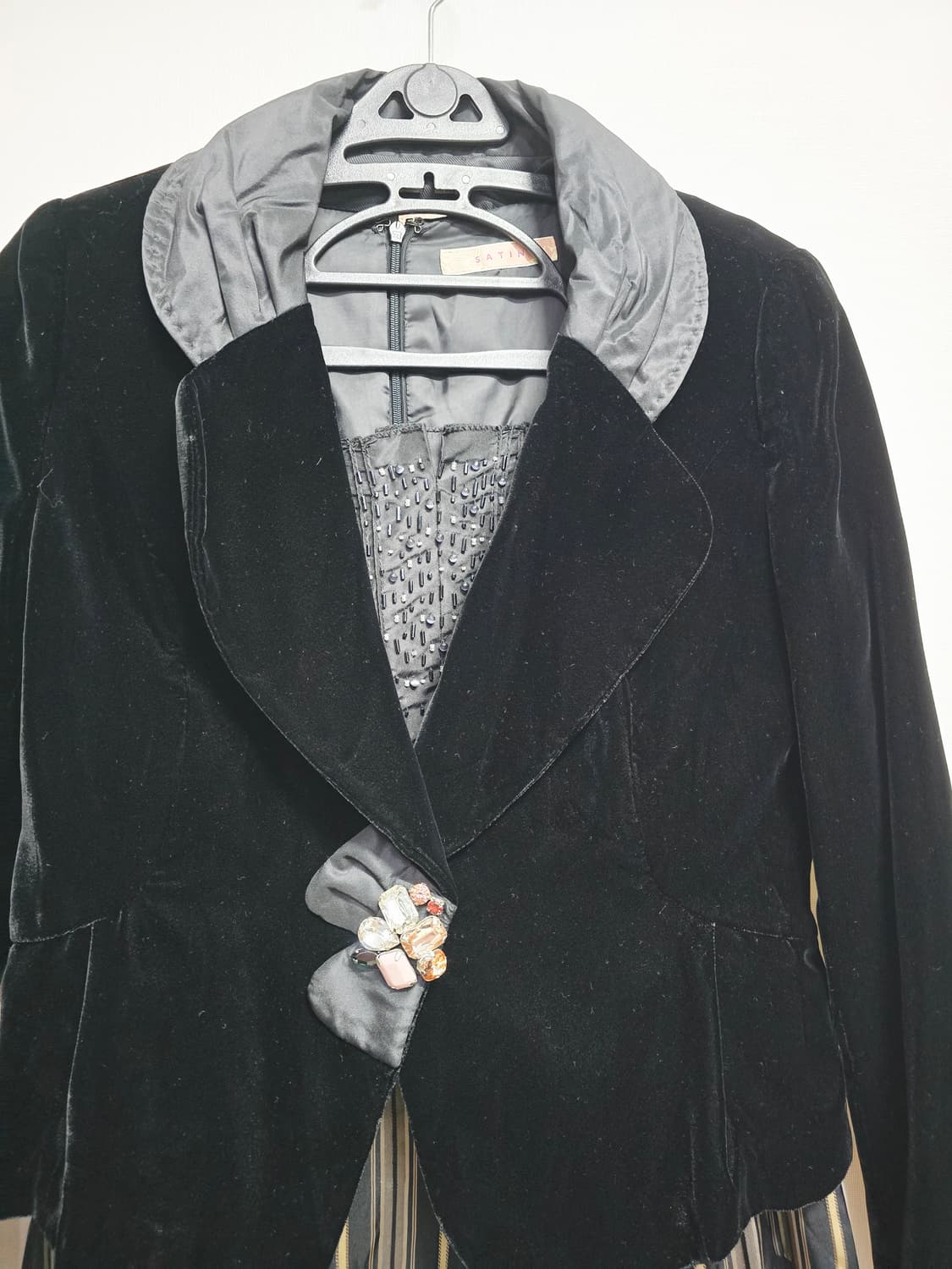 샤틴 벨벳 블랙 자켓 + 스트라이프 롱 원피스 상품이미지2