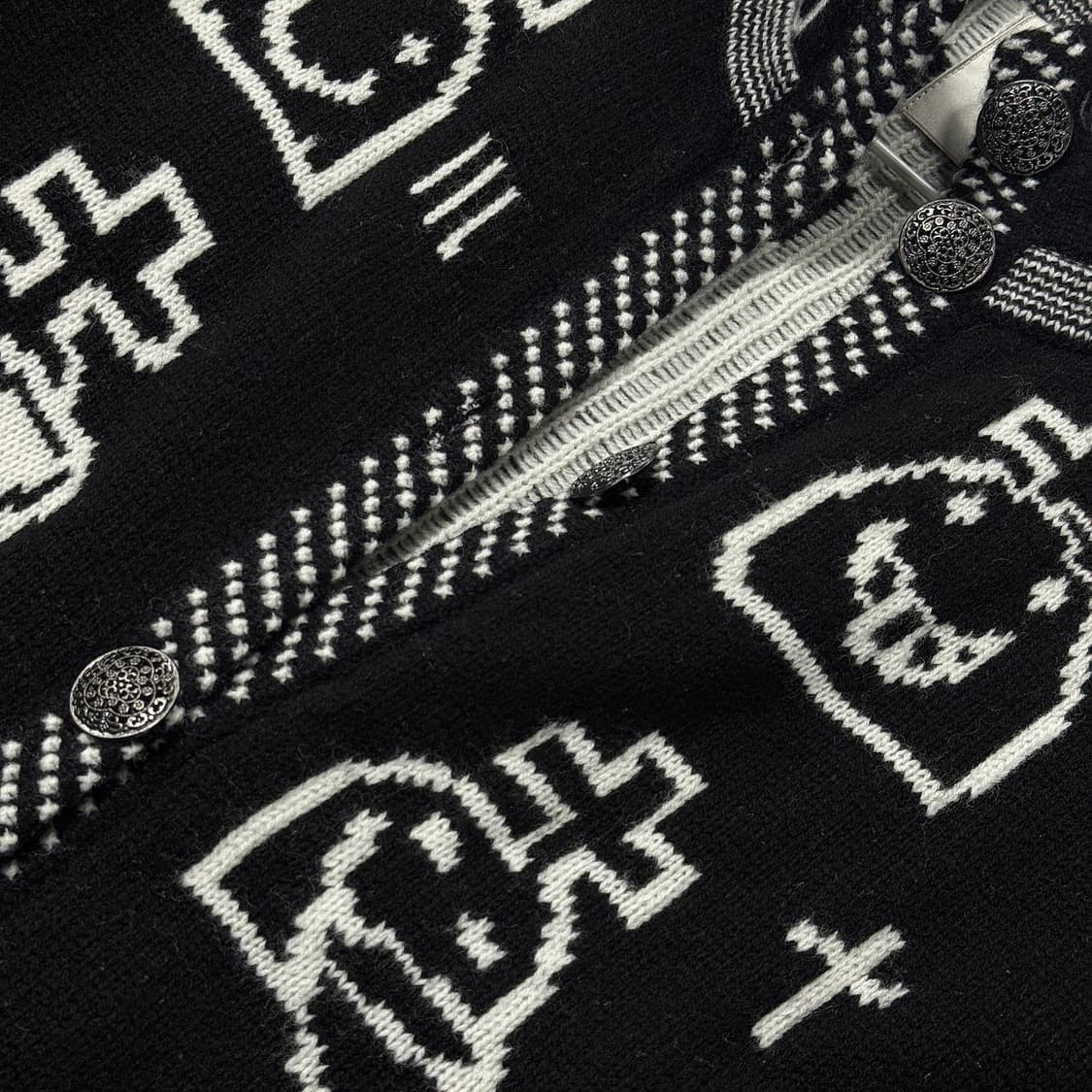 데바스테 22 시그니처 프린트 울 니트 코트 상품이미지3