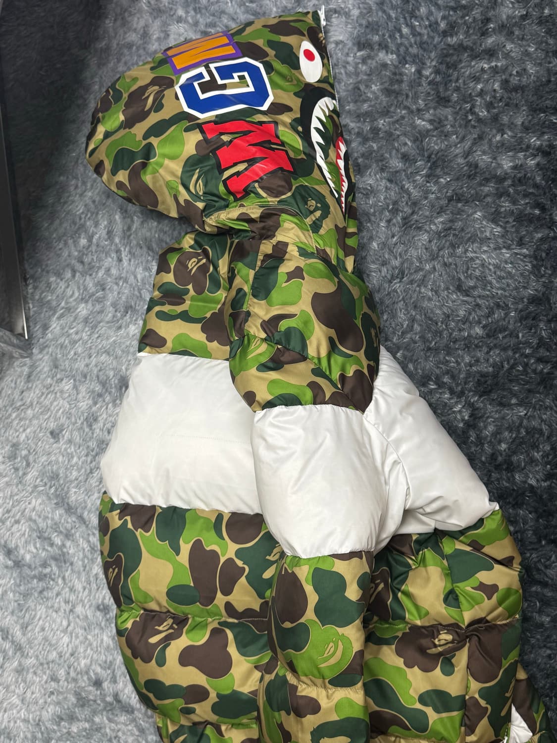 베이프 x 아디다스 콜라보 한정판 샤크 후드 카모 패딩 100 상품이미지3