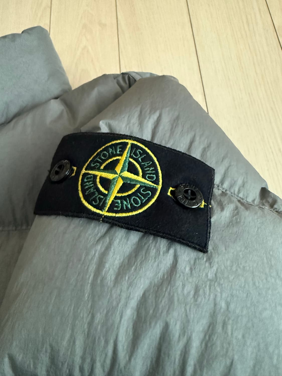 스톤아일랜드 25FW 크링클랩스 논후드 그레이 패딩 M 상품이미지3