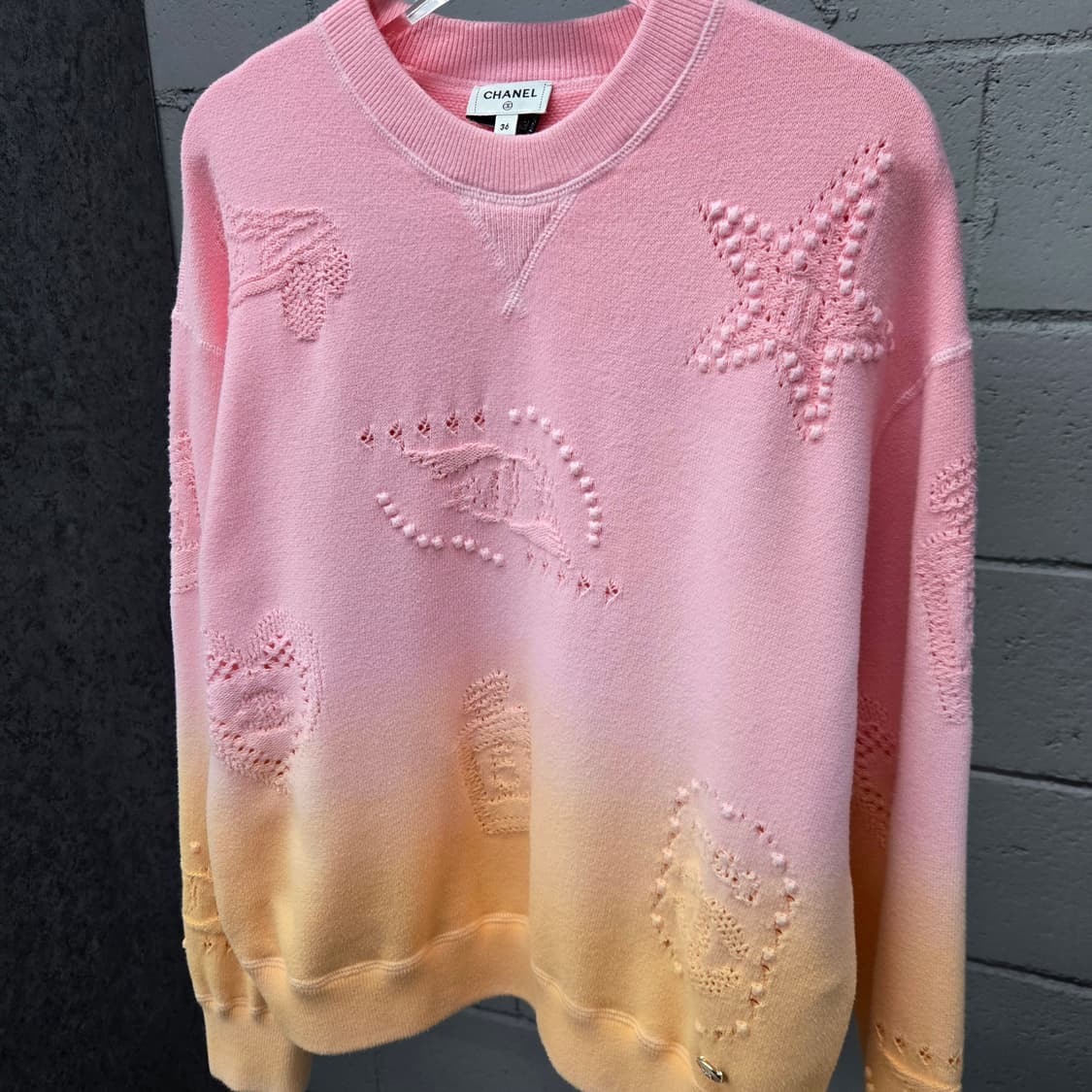 샤넬 크루즈 CC로고 그라데이션 니트 맨투맨 36 상품이미지1