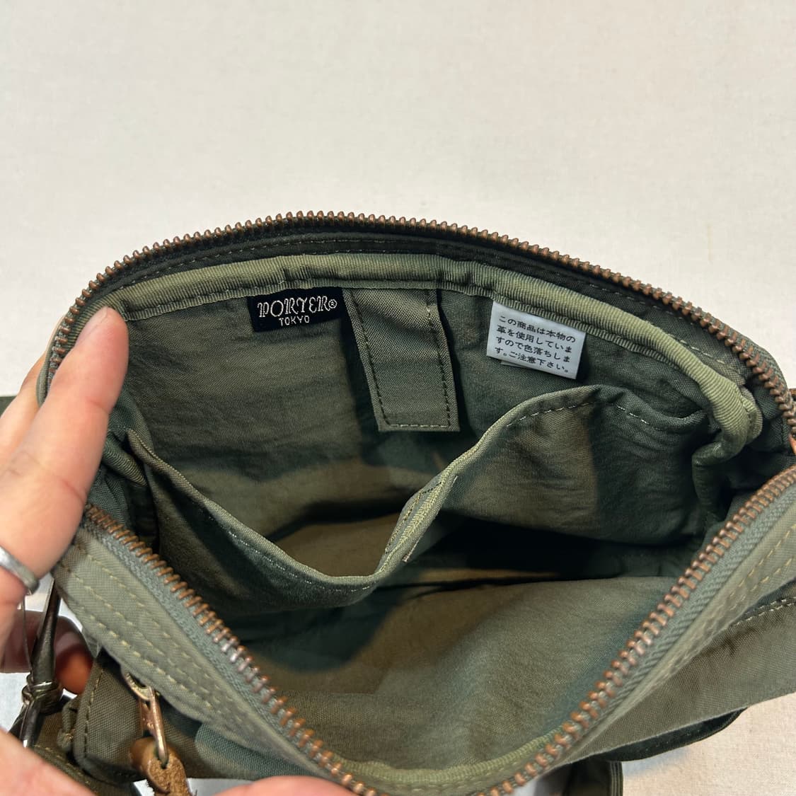 요시다 포터 메쉬포켓 크로스백 숄더백 올리브 컬러 상품이미지7