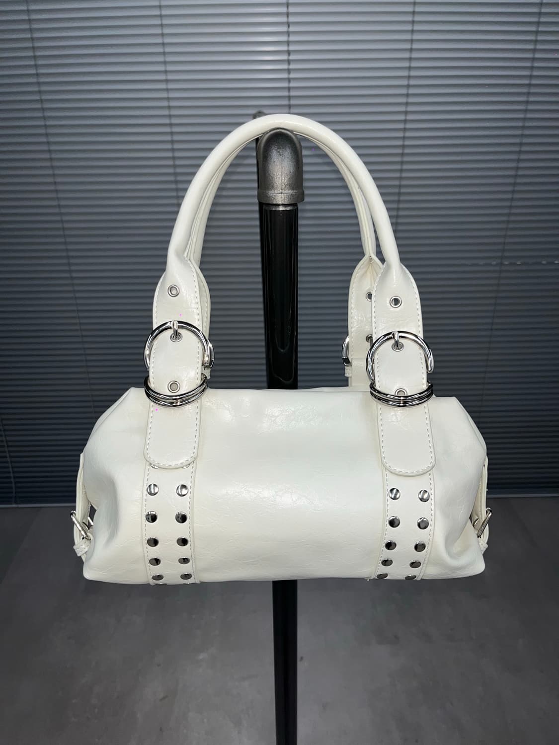 Vintage White Leather Shoulder bag 상품이미지1