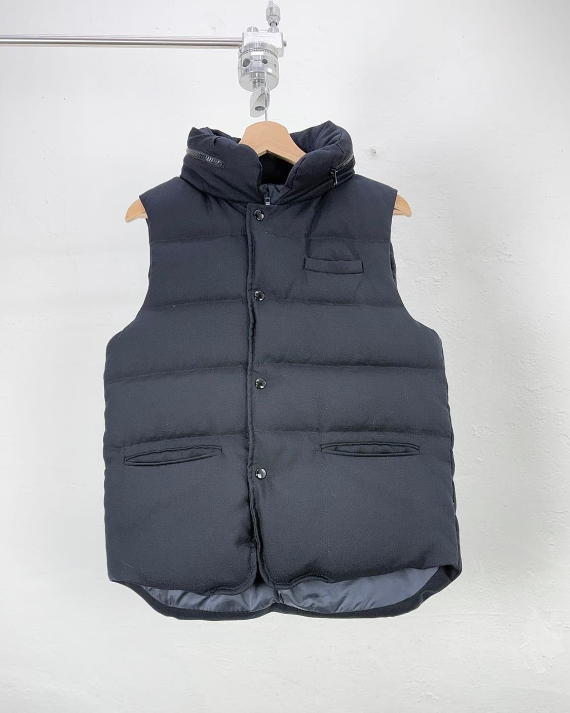 언더커버 리즘 조니오 블랙 히든 후디 다운 패딩 베스트 상품이미지1