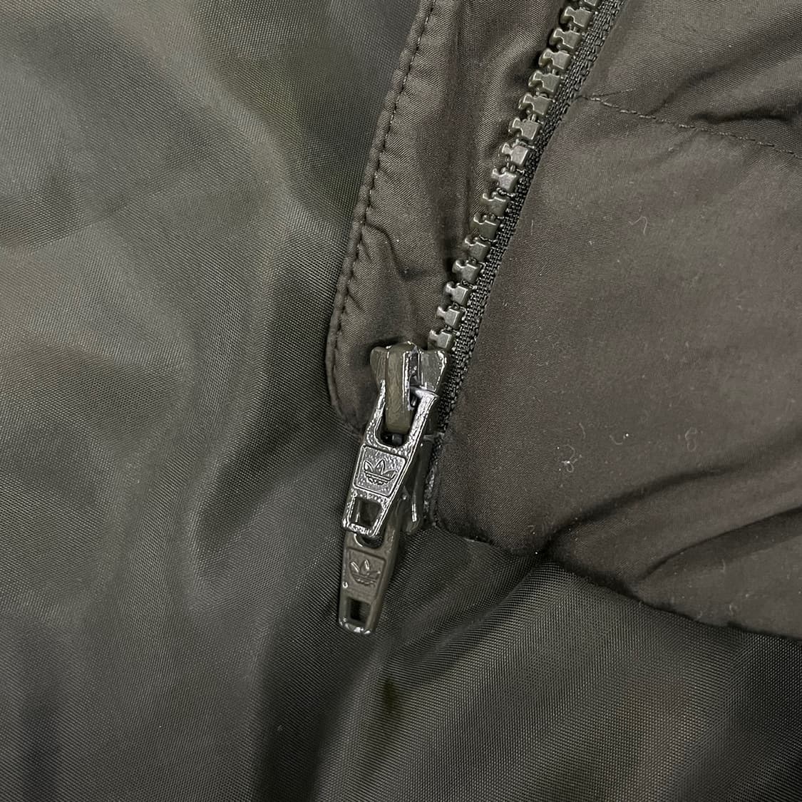 아디다스 카키 하늘 로고 경량 숏패딩  상품이미지8