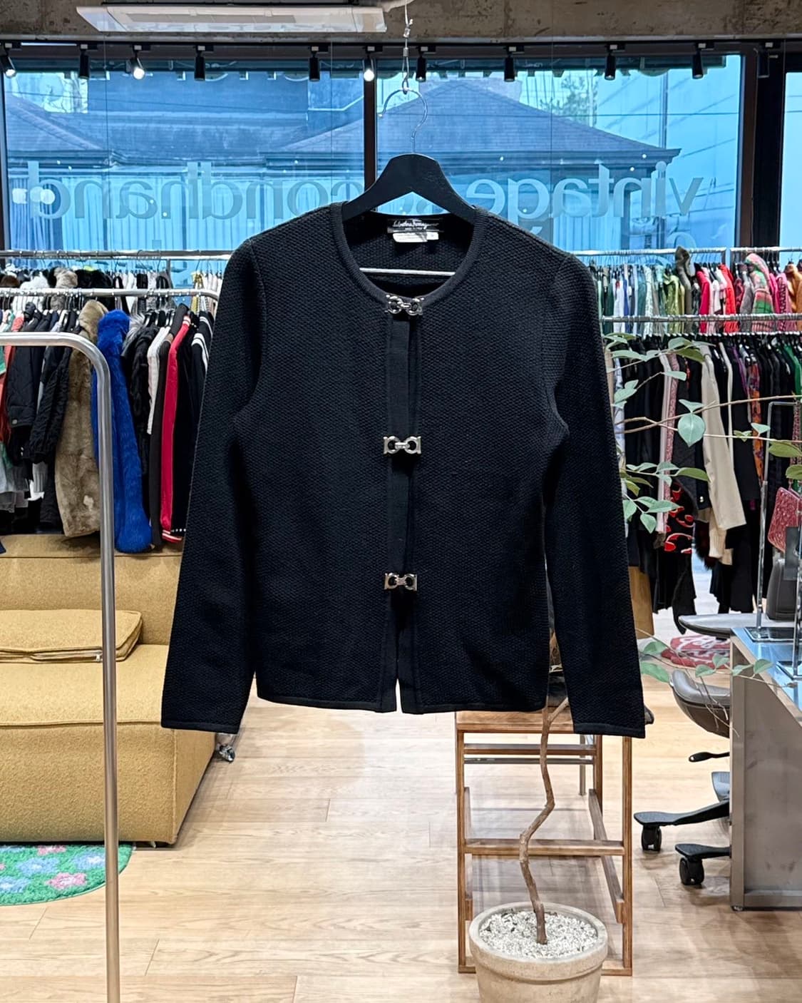 페라가모 블랙 간치니 버튼 가디건  상품이미지1