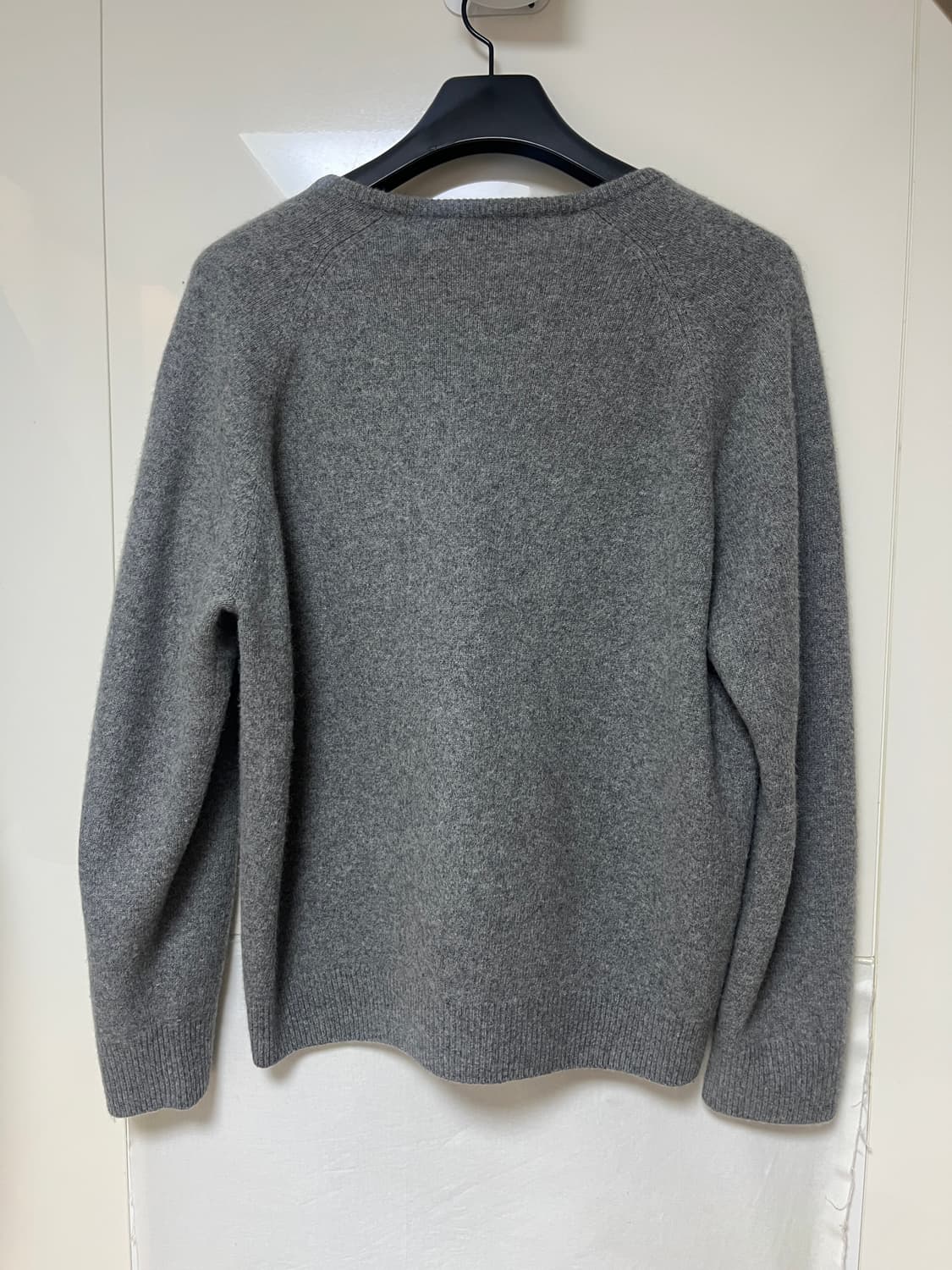 아모멘토 라쿤 브이넥 니트 차콜 그레이 S 판매 상품이미지3