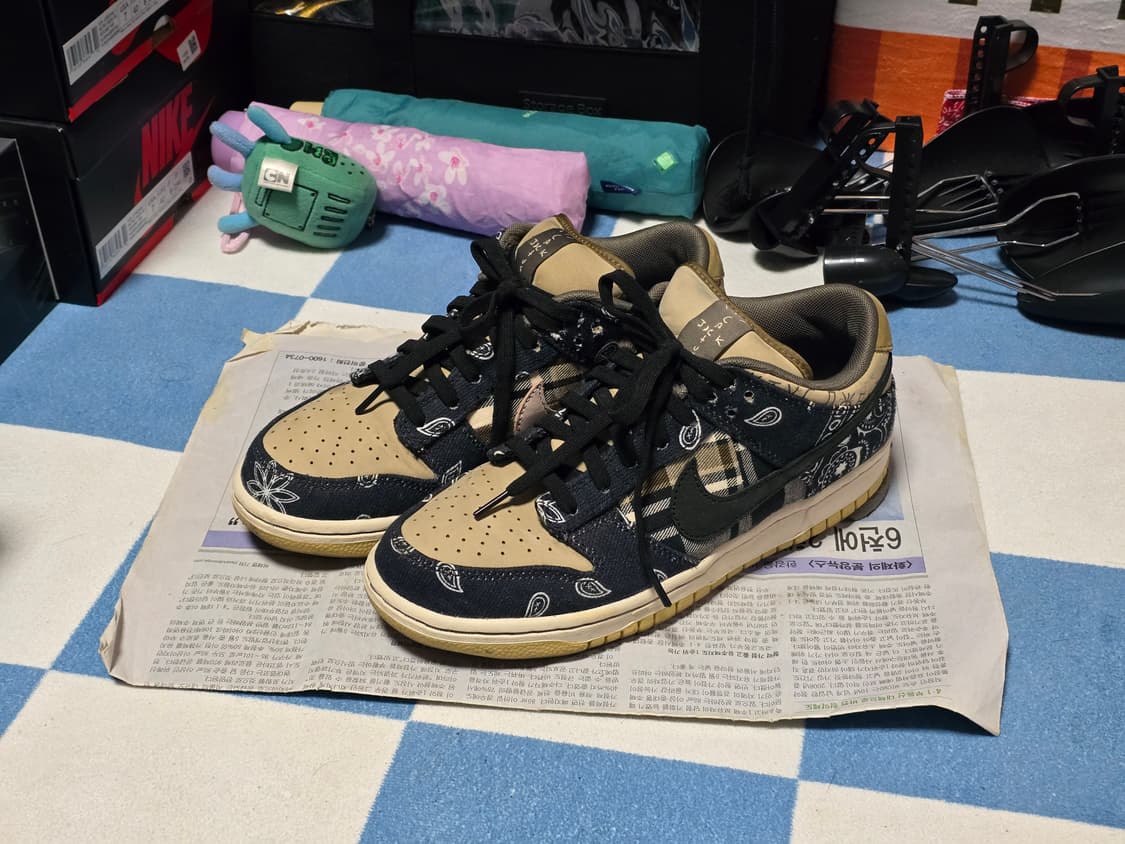 [250] 나이키 트래비스 스캇 SB 덩크 로우 상품이미지1