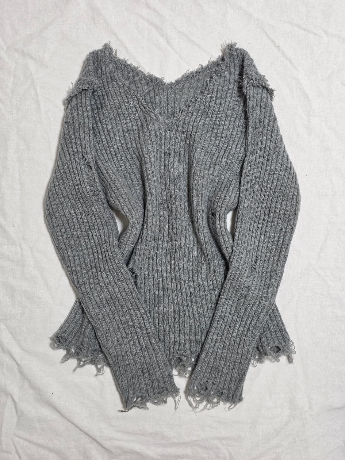 그런지 울 데미지 브이넥 니트 상품이미지5