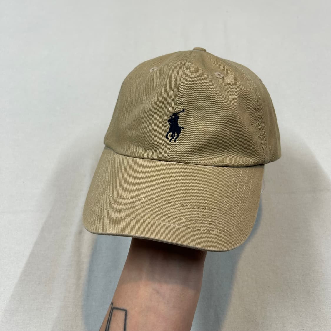 폴로 랄프로렌 아이코닉 치노 볼캡 모자 탄 브라운 상품이미지1