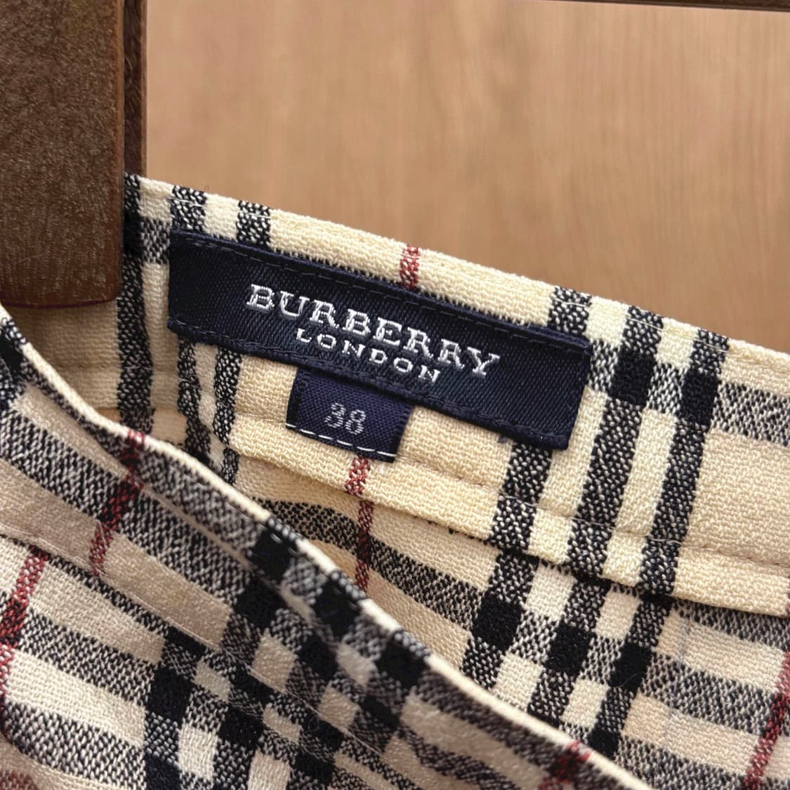 버버리 런던 클래식 노바체크 팬츠 지퍼 포켓 디테일 베이지 상품이미지7