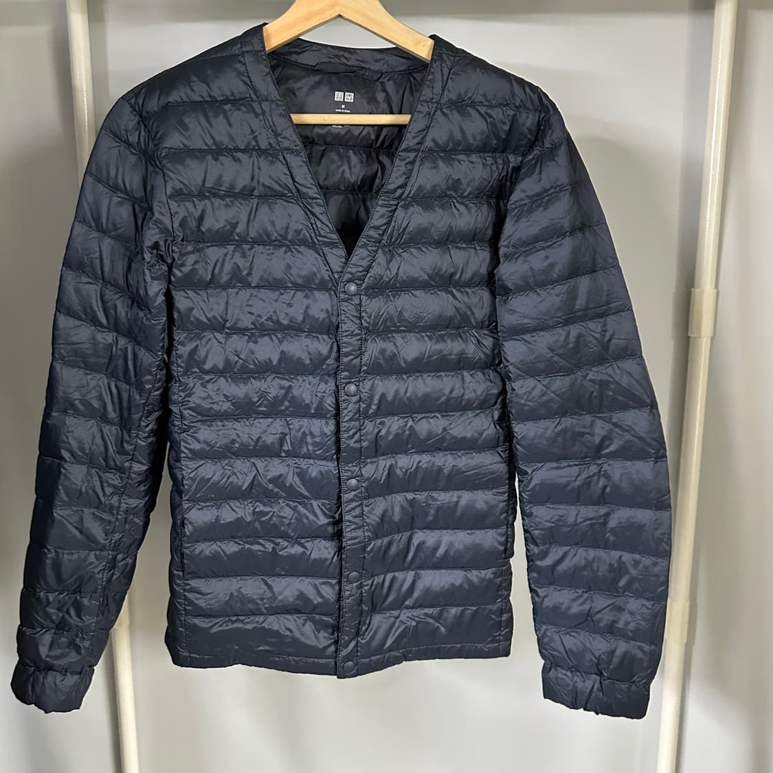 유니클로 브이넥 경량 패딩 상품이미지1