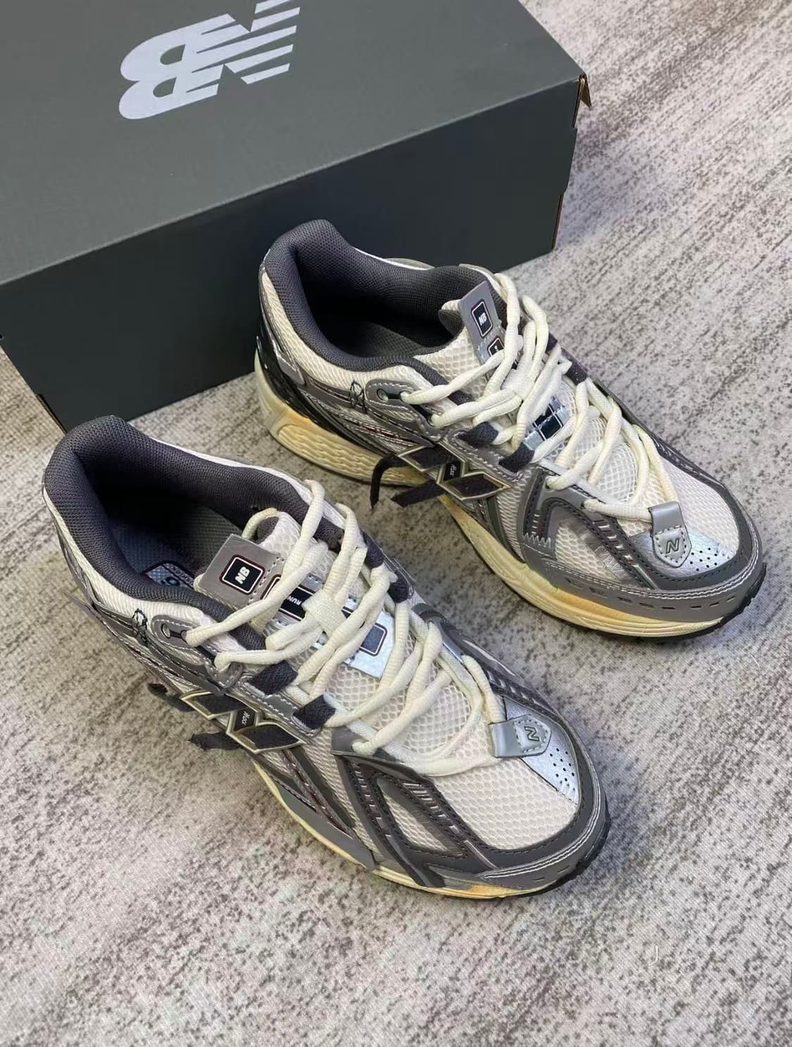 뉴발란스 1906A 실버 메탈릭 캐슬락 상품이미지3