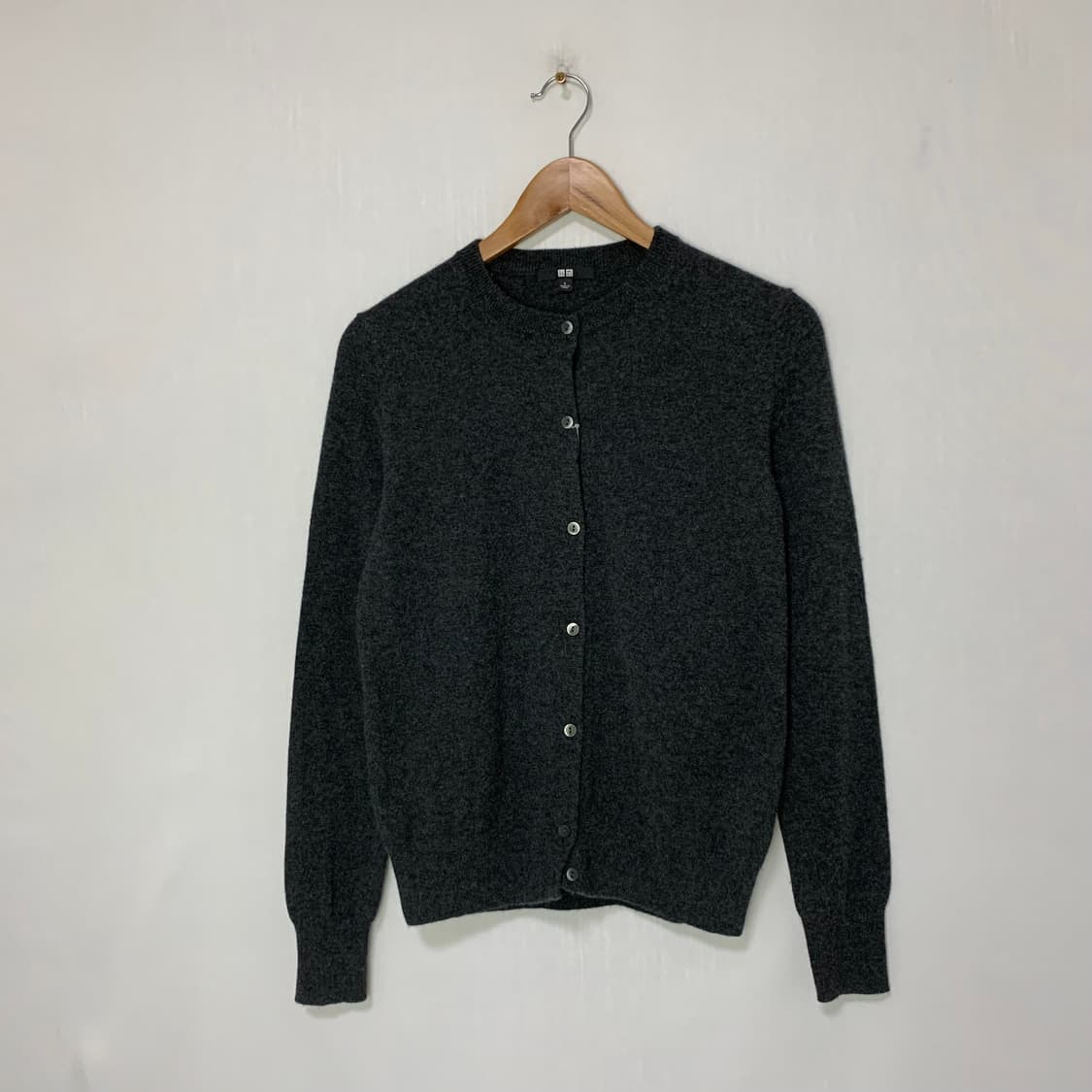 유니클로 캐시미어 100 니트 버튼 가디건 여성 L 차콜 상품이미지1